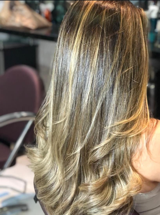 Cabelos e mechas no Studio Garota Carioca